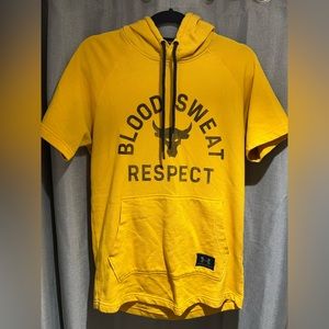 Under Armour Project Rock Short Sleeve Hoodie Shirt Dwayne Johnson Yellow M
